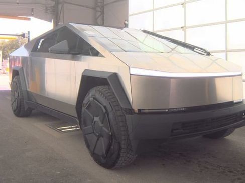 Used 2025 Tesla Cybertruck 2WD Crew Cab image 4