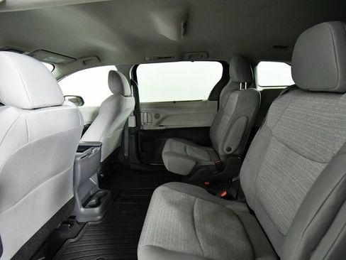 Used 2021 Toyota Sienna LE image 25