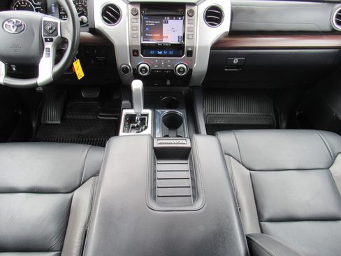 Used 2019 Toyota Tundra Limited w/ Limited Premium Package image 18