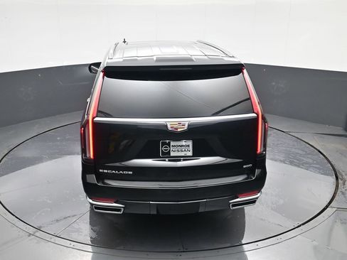 Used 2024 Cadillac Escalade Premium Luxury w/ LPO, Floor Liner Package image 32
