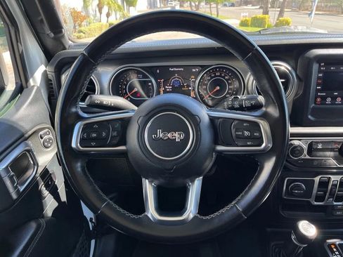 Used 2018 Jeep Wrangler Unlimited Sahara image 23