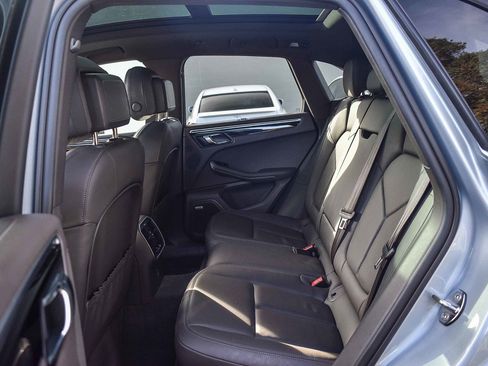 Used 2022 Porsche Macan image 17