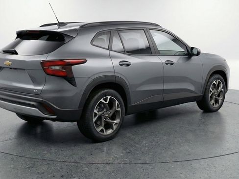 Used 2025 Chevrolet Trax LT image 9