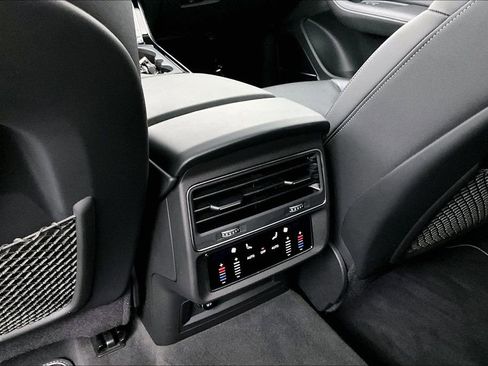 Used 2023 Audi Q8 Premium Plus image 30