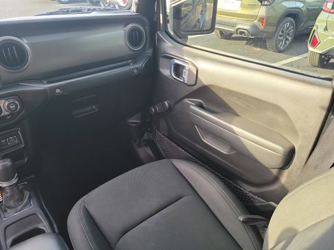 Used 2022 Jeep Gladiator Sport image 16