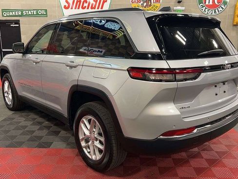 Used 2024 Jeep Grand Cherokee Laredo X AWD/4WD image 3