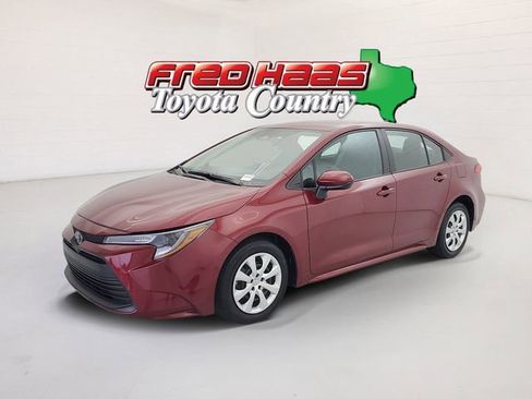 Used 2025 Toyota Corolla LE FWD image 1