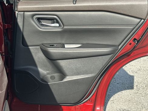 Used 2021 Nissan Rogue SL image 16