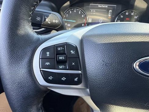 Used 2022 Ford Explorer XLT w/ Equipment Group 202A AWD/4WD image 38