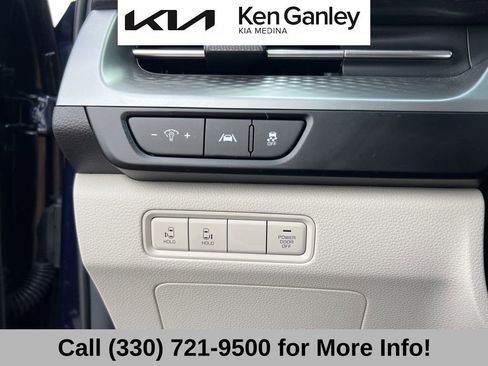 Used 2024 Kia Carnival LX FWD image 30