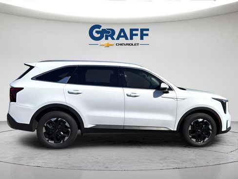 Used 2025 Kia Sorento S FWD image 9