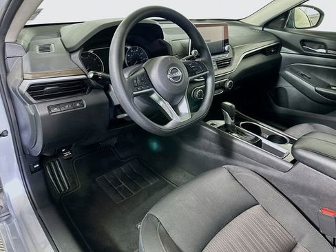 Used 2024 Nissan Altima 2.5 SV image 10