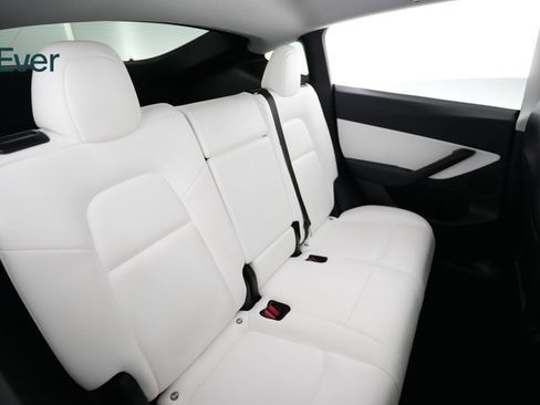 Used 2021 Tesla Model Y Long Range AWD/4WD image 5