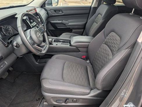 Used 2025 Nissan Pathfinder SV FWD image 8