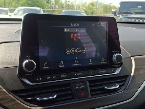 Used 2025 Nissan Altima 2.5 SV FWD image 18