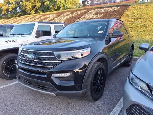 Used 2022 Ford Explorer XLT AWD/4WD image 4