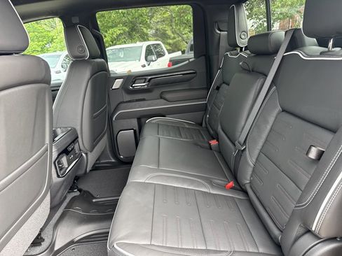 New 2026 GMC Sierra 1500 AT4X w/ LPO, Black Badging Package AWD/4WD image 6
