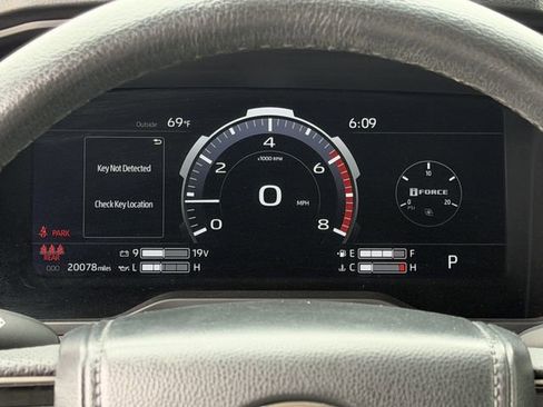 Used 2024 Toyota Tundra Limited w/ Power Package AWD/4WD image 17