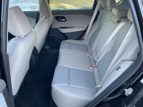 Used 2023 Nissan Rogue SV image 19