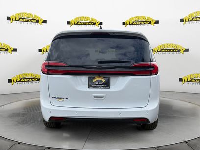 New 2026 Chrysler Pacifica Select