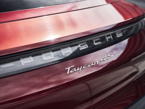 Used 2021 Porsche Taycan 4S image 10