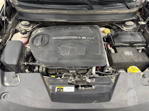 Used 2017 Jeep Cherokee Latitude w/ Cold Weather Group AWD/4WD image 26