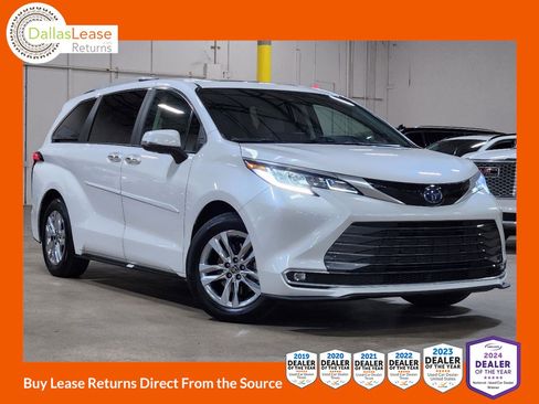 Used 2024 Toyota Sienna Limited FWD image 1