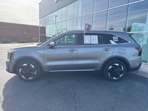 Certified 2025 Kia Sorento EX AWD/4WD image 3