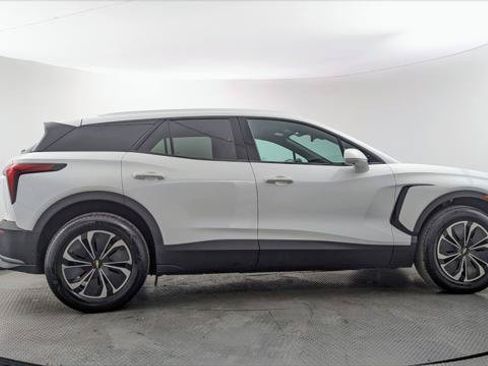 Used 2024 Chevrolet Blazer EV LT AWD/4WD image 9