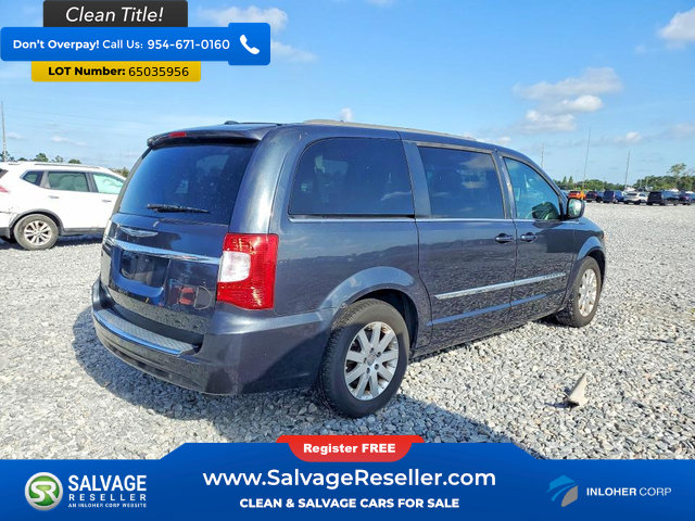Used 2014 Chrysler Town & Country Touring FWD image 4