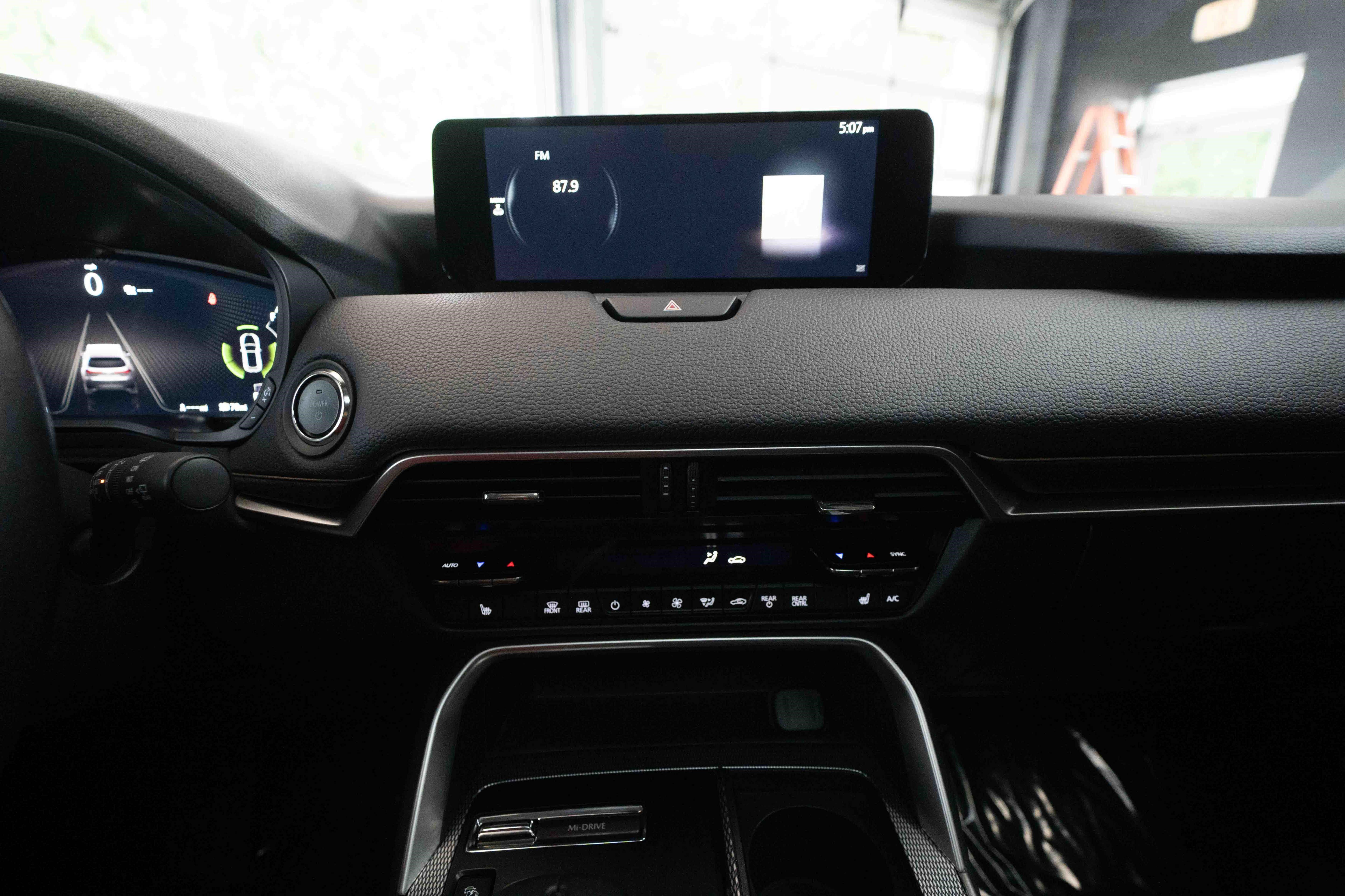 Used 2024 MAZDA CX-90 Plug-In Hybrid w/ Preferred AWD/4WD image 17