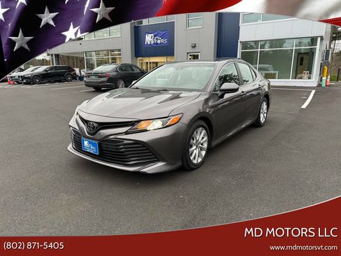 Used 2018 Toyota Camry LE image 1