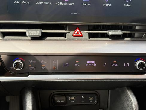 Used 2023 Kia Sportage EX FWD image 17