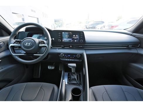 Certified 2025 Hyundai Elantra Sport FWD image 12