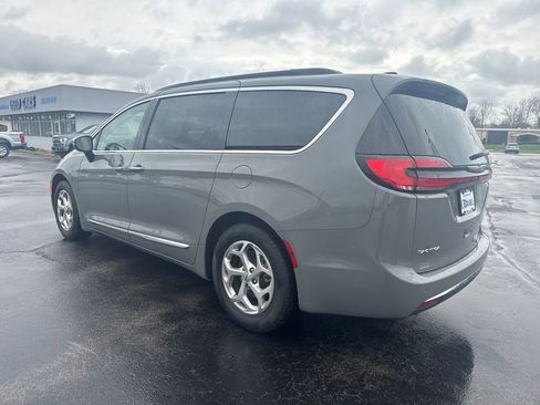Used 2023 Chrysler Pacifica Limited image 2
