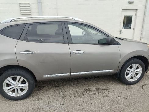 Used 2015 Nissan Rogue S w/ Convenience Package AWD/4WD image 9