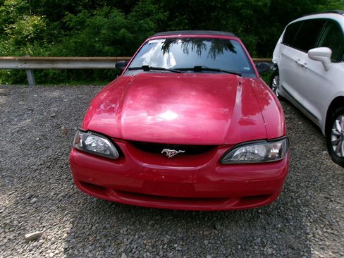 Used 1995 Ford Mustang GT image 2