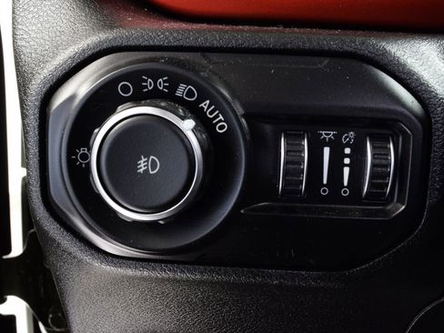 Used 2021 Jeep Wrangler Unlimited Rubicon AWD/4WD image 17