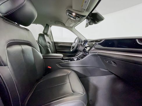 Used 2023 Jeep Grand Cherokee Limited w/ Luxury Tech Group II image 32