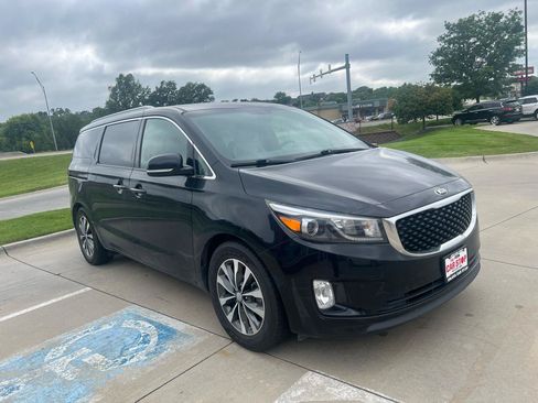 Used 2016 Kia Sedona SX FWD image 4
