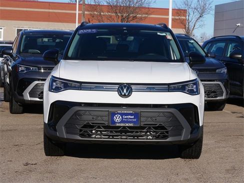 Certified 2025 Volkswagen Taos SE image 2