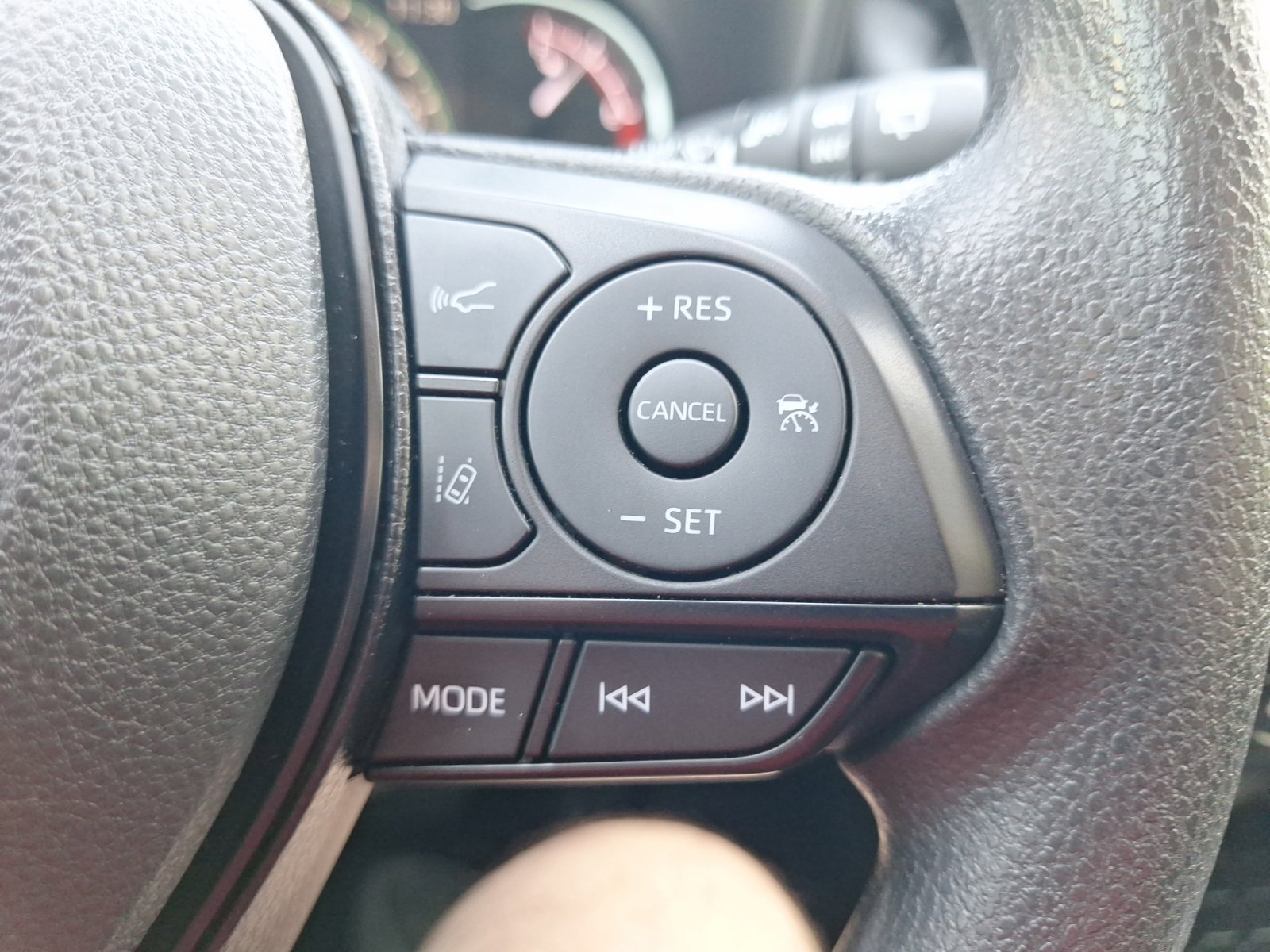 Used 2024 Toyota RAV4 XLE w/ Convenience Package FWD image 20
