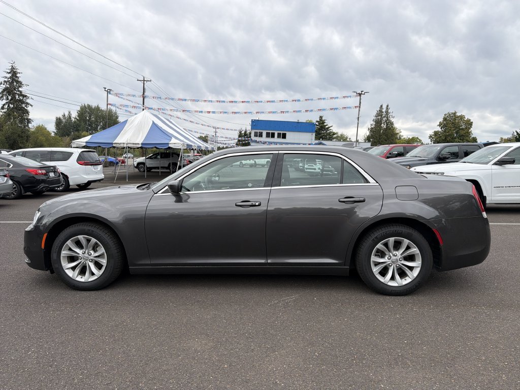 Used 2023 Chrysler 300 Touring w/ Safetytec Plus Group RWD image 3