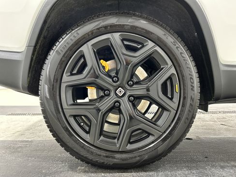 Used 2024 Rivian R1S Adventure AWD/4WD image 12