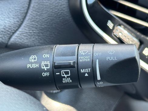 Used 2019 Jeep Cherokee Limited image 35