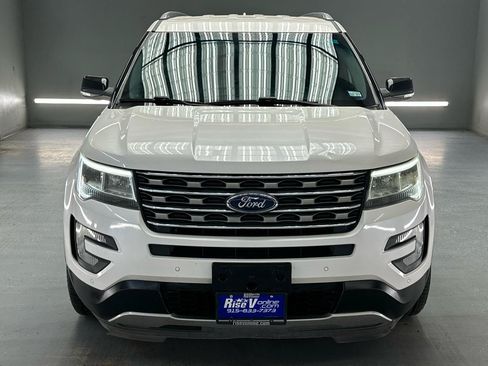 Used 2016 Ford Explorer XLT w/ Equipment Group 202A FWD image 2