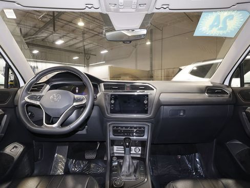 Used 2024 Volkswagen Tiguan SE image 27