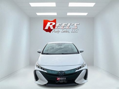 Used 2020 Toyota Prius Prime LE image 2