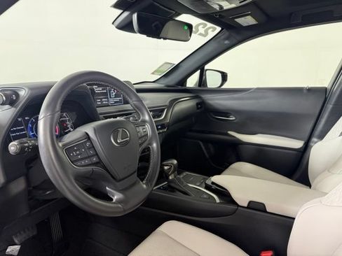 Used 2022 Lexus UX 200 w/ Premium Package FWD image 4