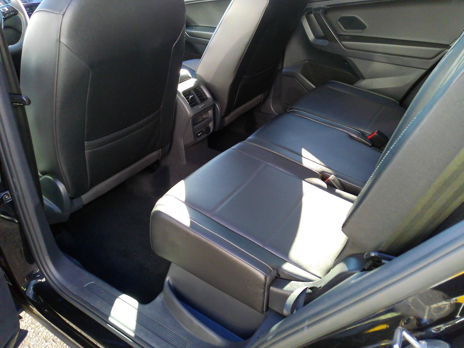 Used 2021 Volkswagen Tiguan SEL AWD/4WD image 33